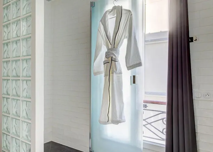 Bnbnova - Eiffel Tower & Invalides - 1br פריז