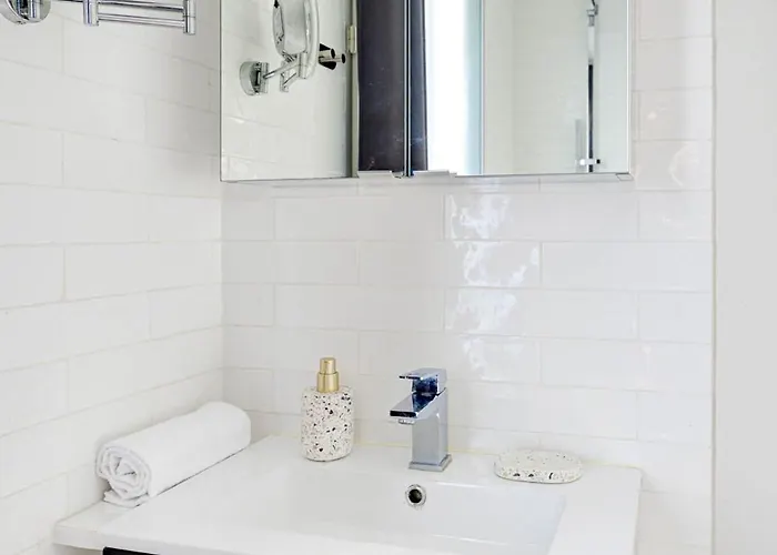 Bnbnova - Eiffel Tower & Invalides - 1br דירה פריז